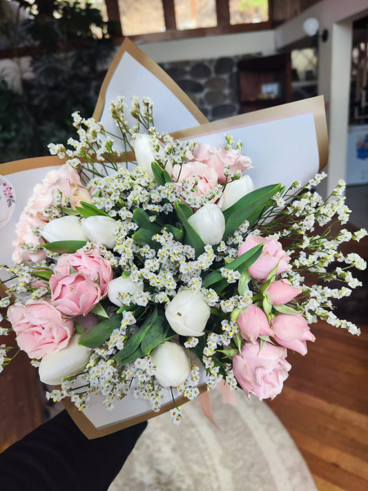 Ramo Tulipanes con Minirosas